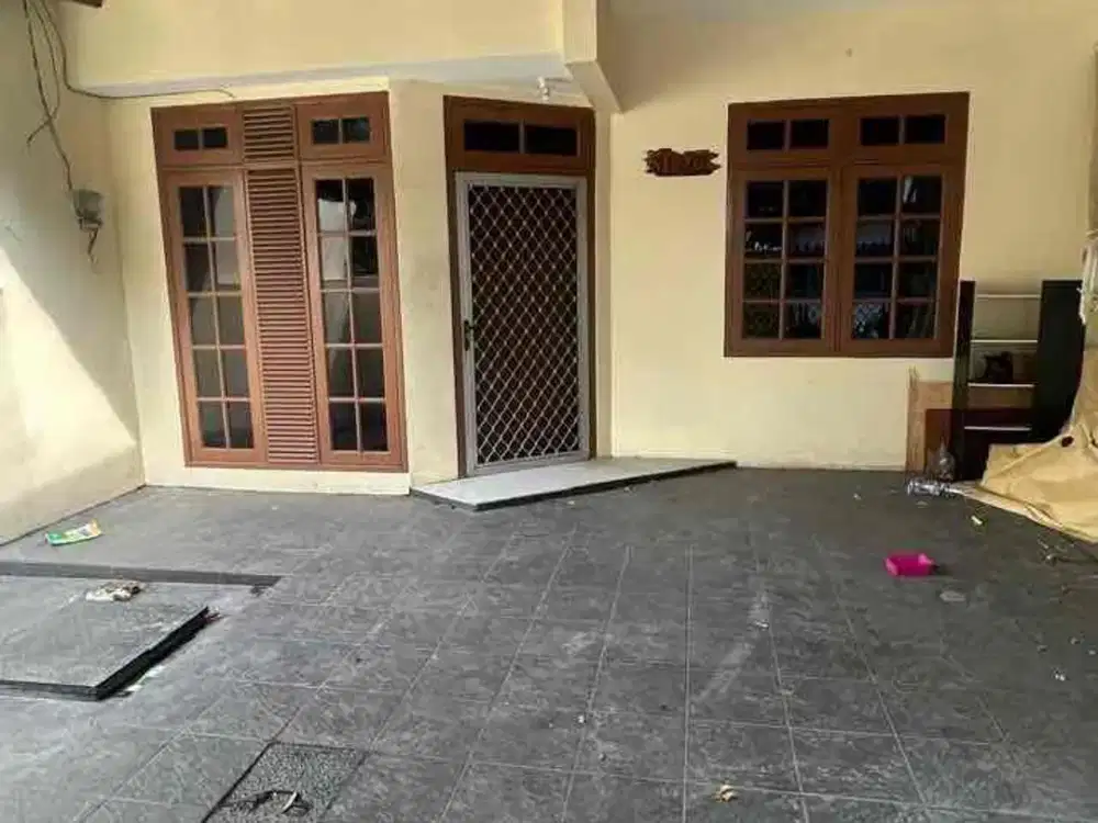 Disewakan rumah standard 1,5 lantai hadap timur di kompleks kelapa lilin kelapa gading jakarta utara