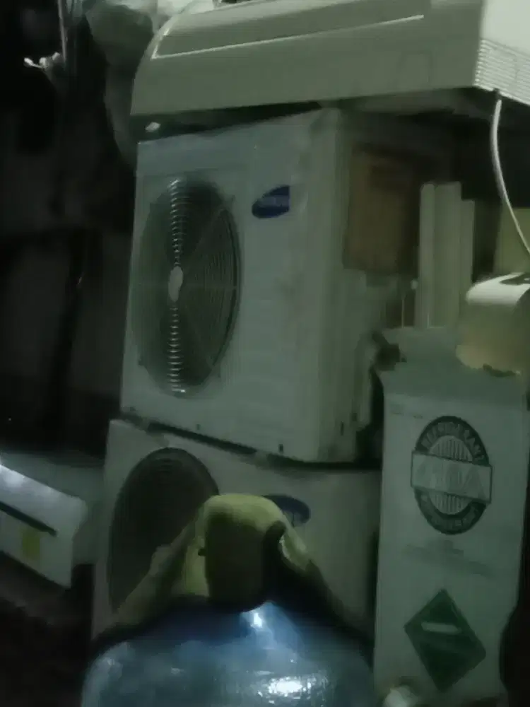 menerima servis ac dan perawatan