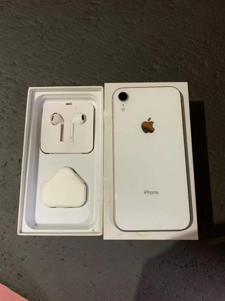Iphone xr 64gb lengkap normal