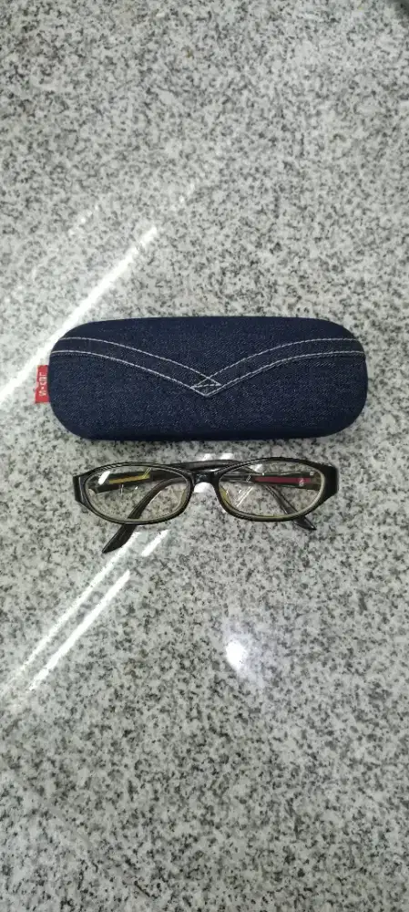Kacamata levis no oakley