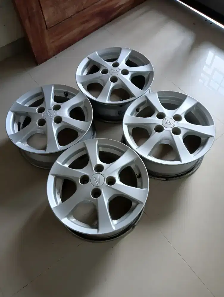 Velg Ring 14 bawaan ayla 2014