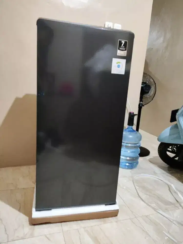 kulkas aqua 1pintu D205