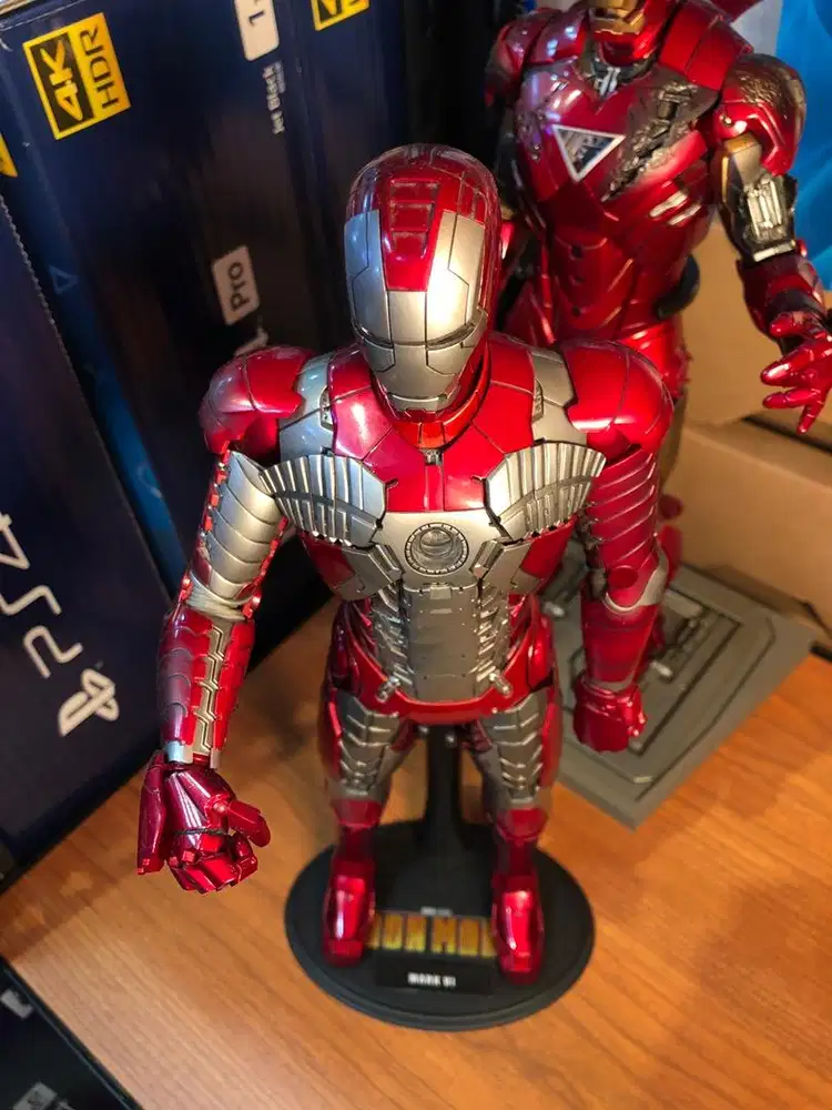 Hot Toys Ironman Mark V Grey Version