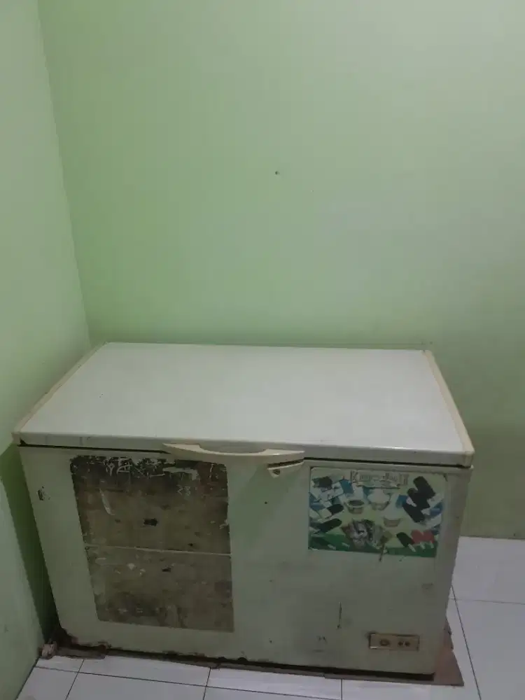 Dijual Freezer normal