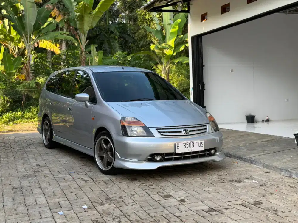 Honda Stream 1.7 automatic