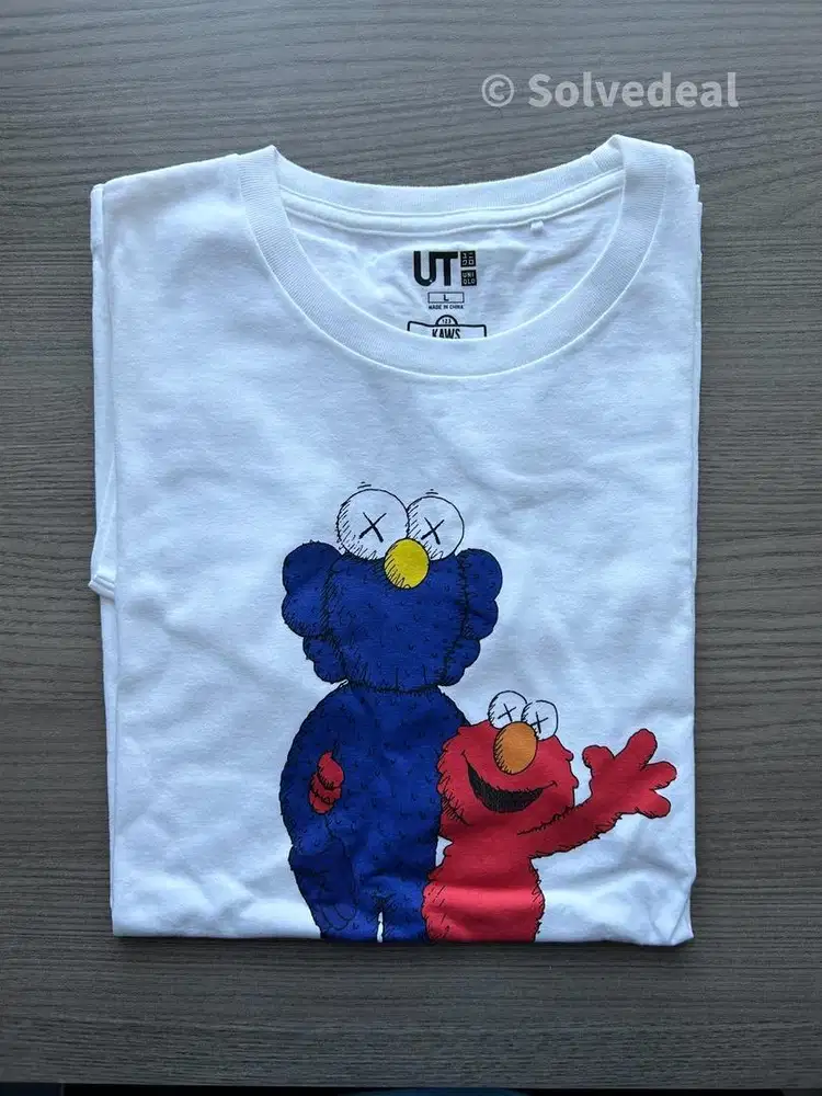 Kaos Uniqlo Kaws Sesame Street Elmo Original Limited Edition