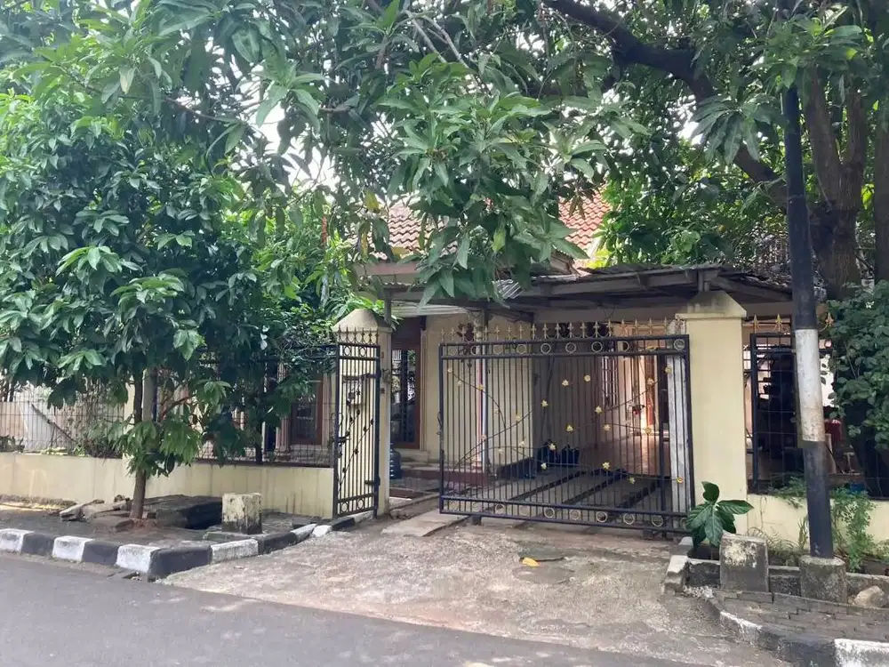 DIJUAL RUMAH LUAS HARGA MIRING DAERAH JAKARTA TIMUR DEKAT AEON MALL