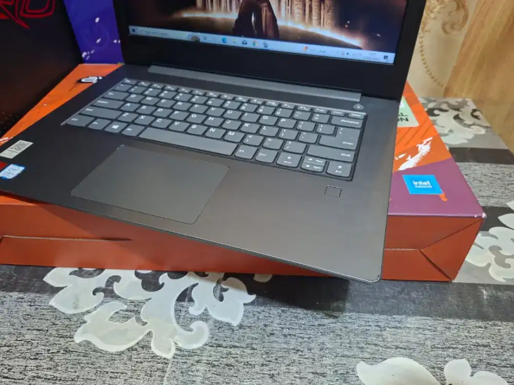 Laptop Lenovo Ideapad V330