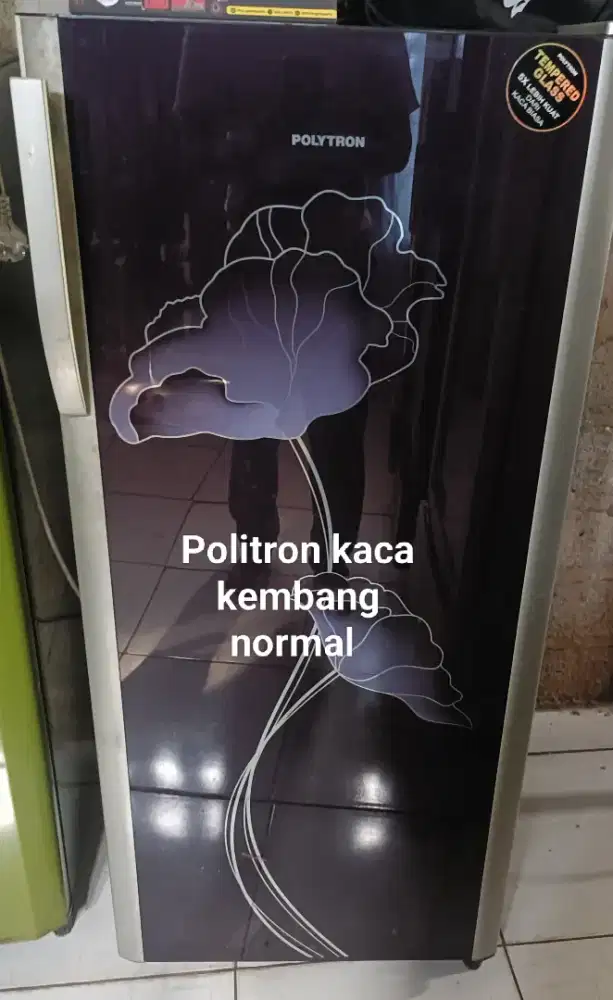 Kulkas 2pintu no salju Politron normal.