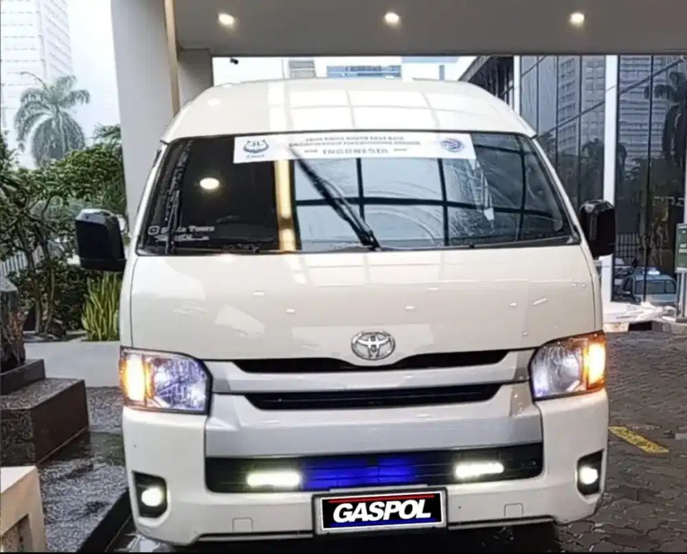 Toyota Hiace Commuter