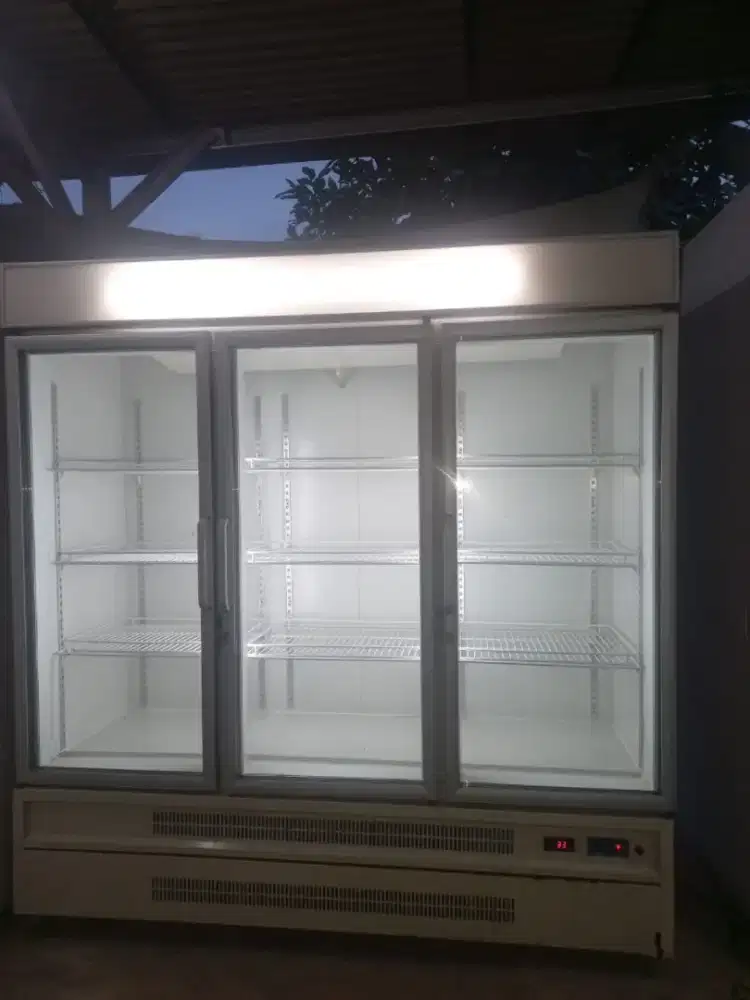 Showcase pendingin Minuman dan buah ,Multidek kapasitas 10300 Liter