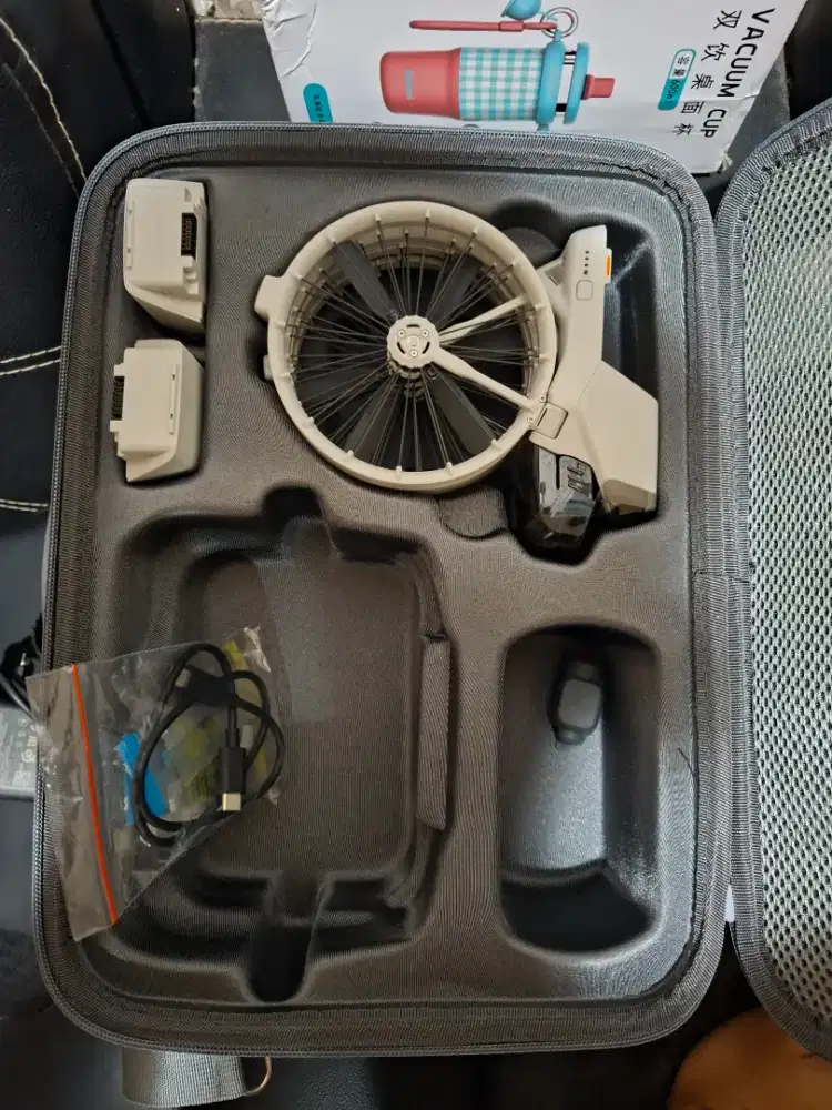 Dji Flip (drone only + 2 baterai dan kelengkapan bawaan drone)