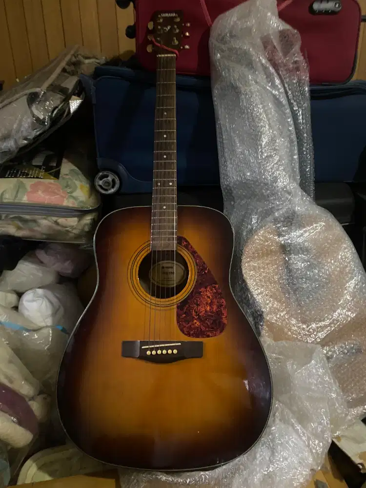 Gitar akustik Yamaha F321 TBS