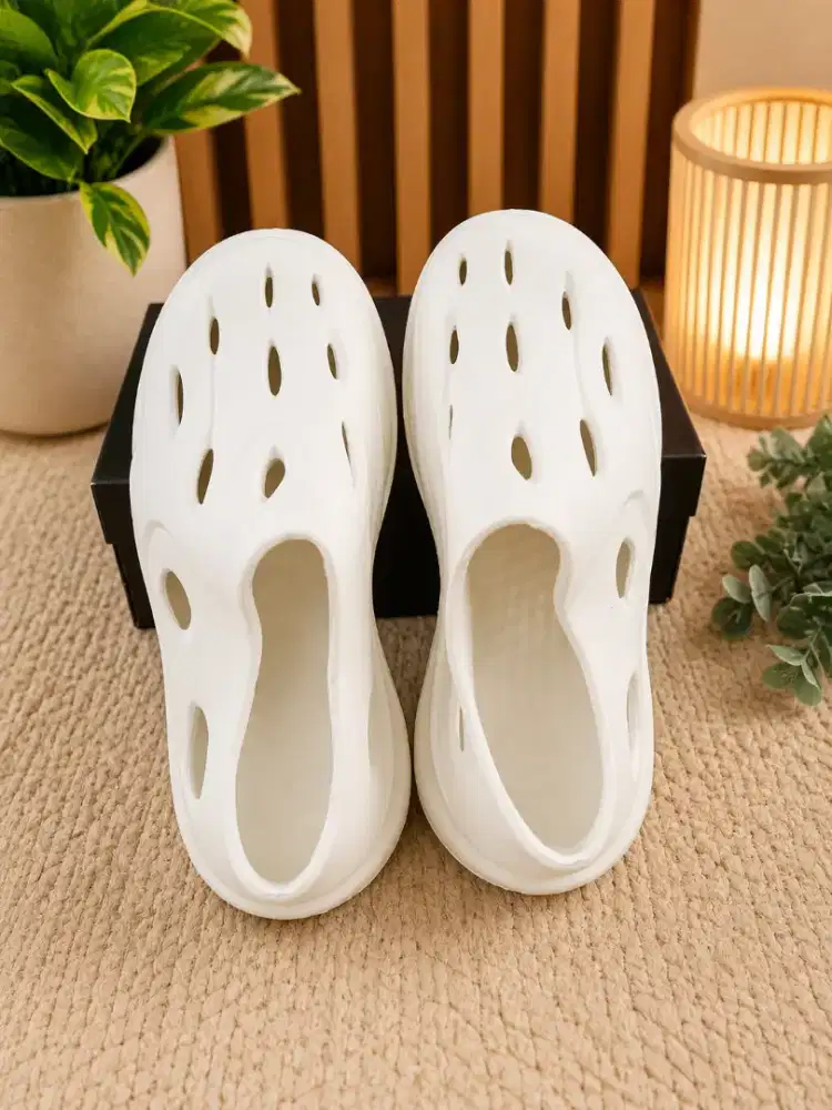 sepatu karet anti slip soft size 45 , harga 120 pas bogor cilbuet