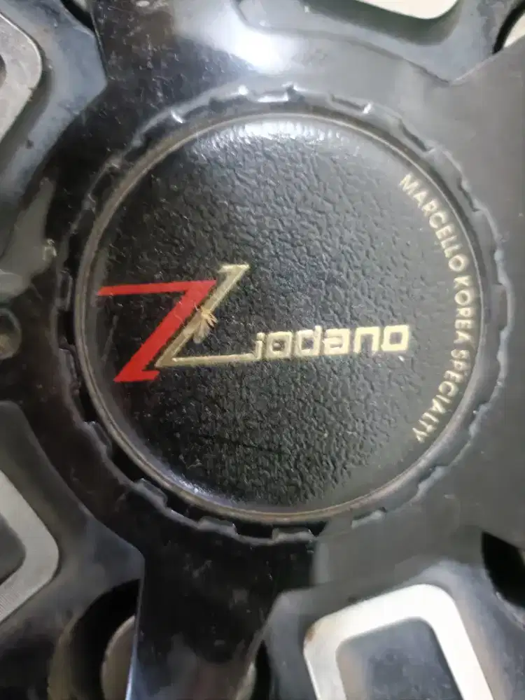 Velg R17 beserta ban copotan Innova rebon