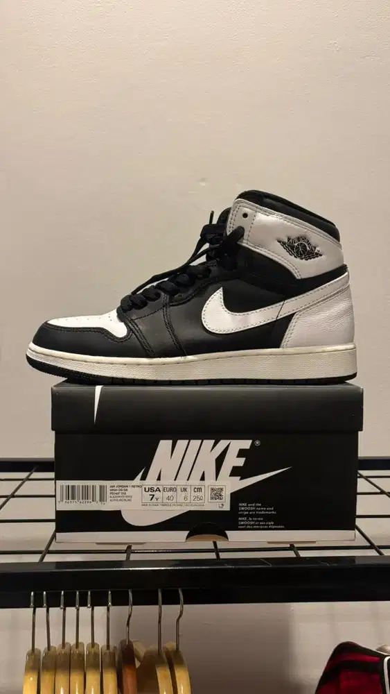 Air Jordan 1 Retro High Black and White Women