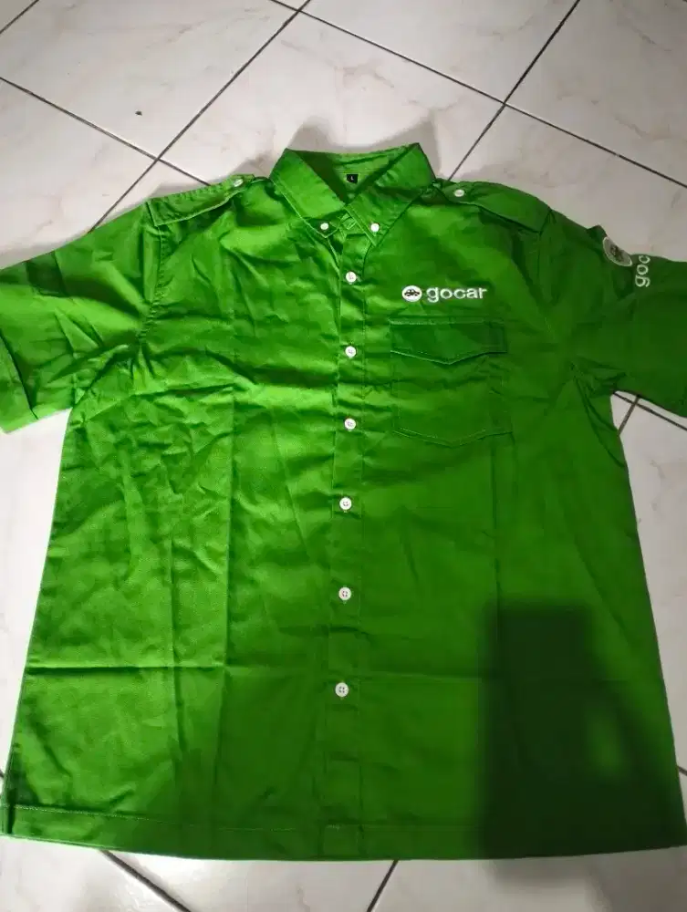 Kemeja hijau size L kondisi baru