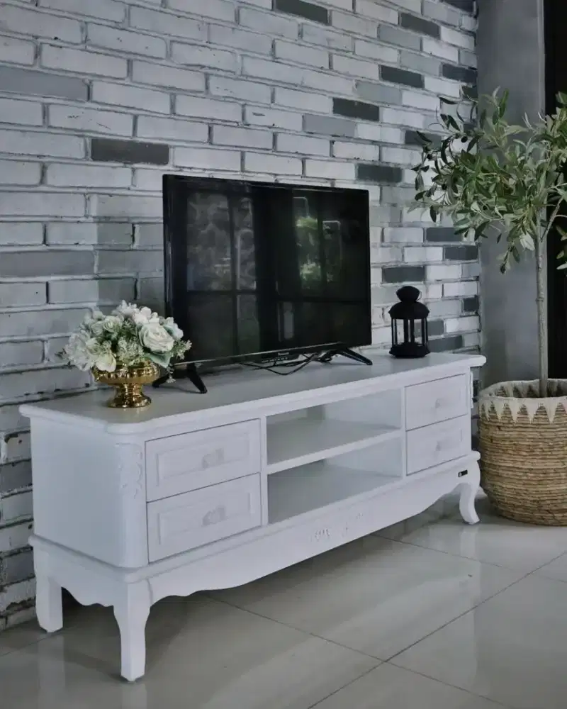 Meja TV klasik modern putih duco ukiran mewah