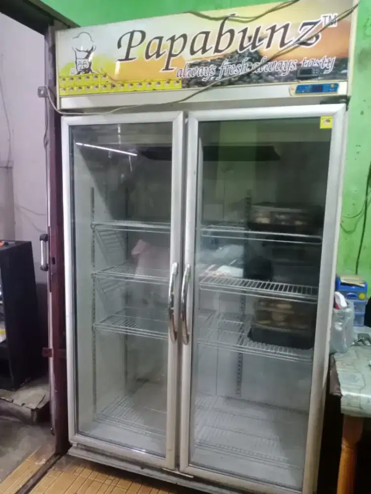 Showcase minuman/cake 2 pintu