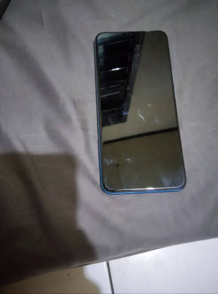 Dijual HP realme c25Y, warna biru, kondisi 70% masih mulus.