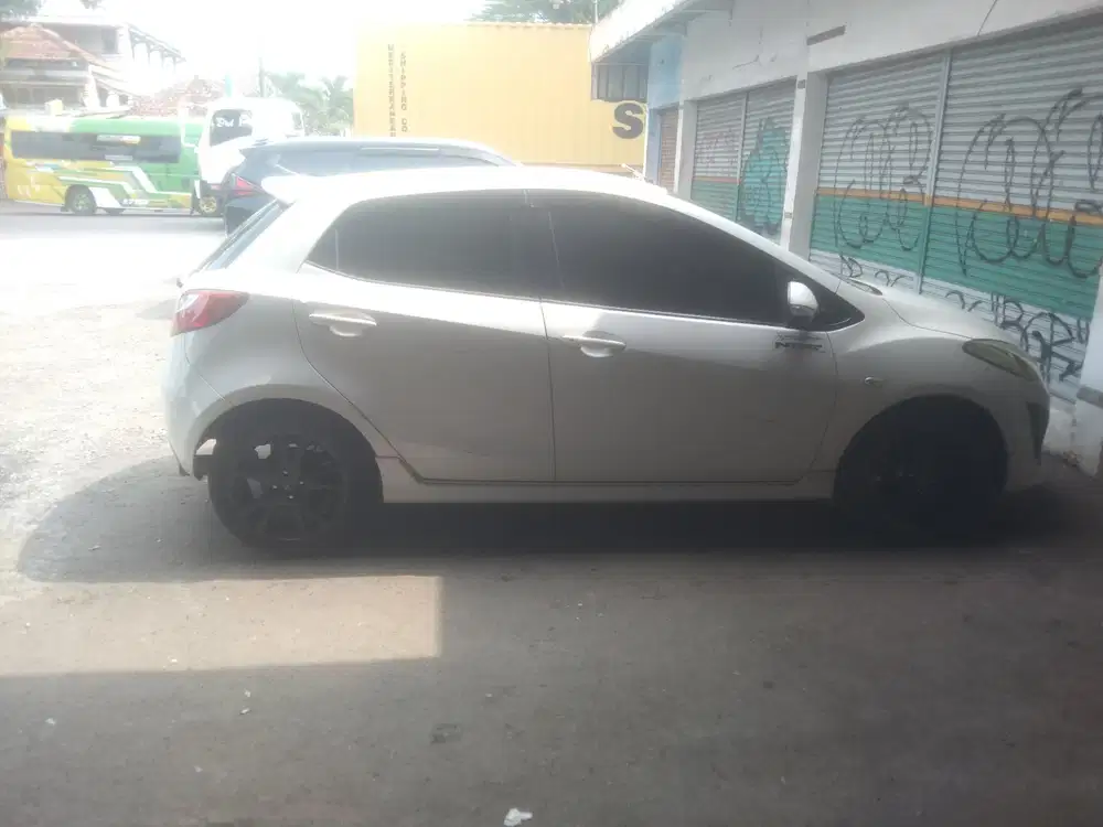 Mazda 2 2011 Bensin