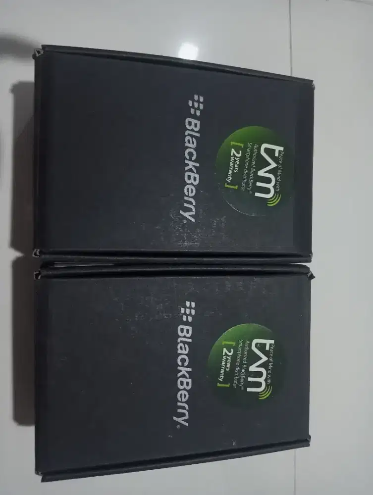 Jual utk yg hobby koleksi HP 2Pcs Black Berry @ Rp..2,500,000 NG