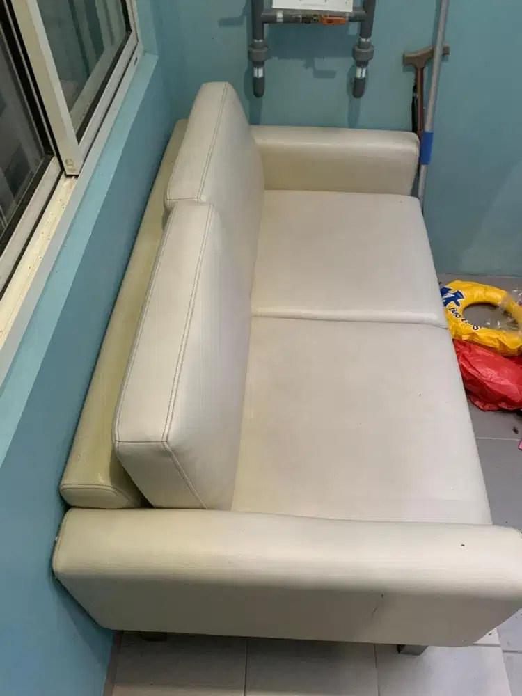 Sofa Kulit Bekas