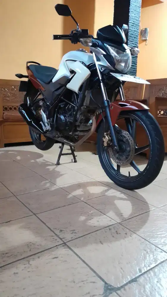 Honda CB 150R streetfighter 150 cc Lengkap
