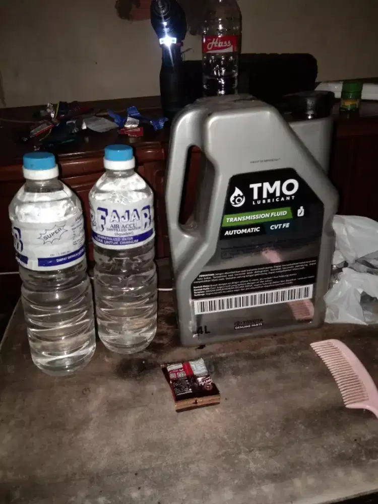 Oli Mobil Dan Air Aki Masih Baru.