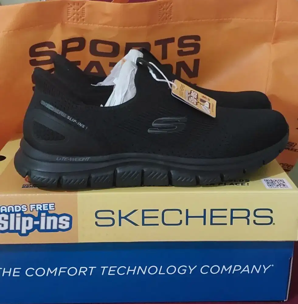 sepati skechers hitam slip on