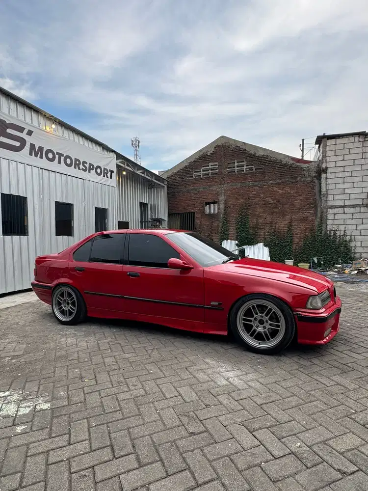 BMW 320i 1995 Bensin