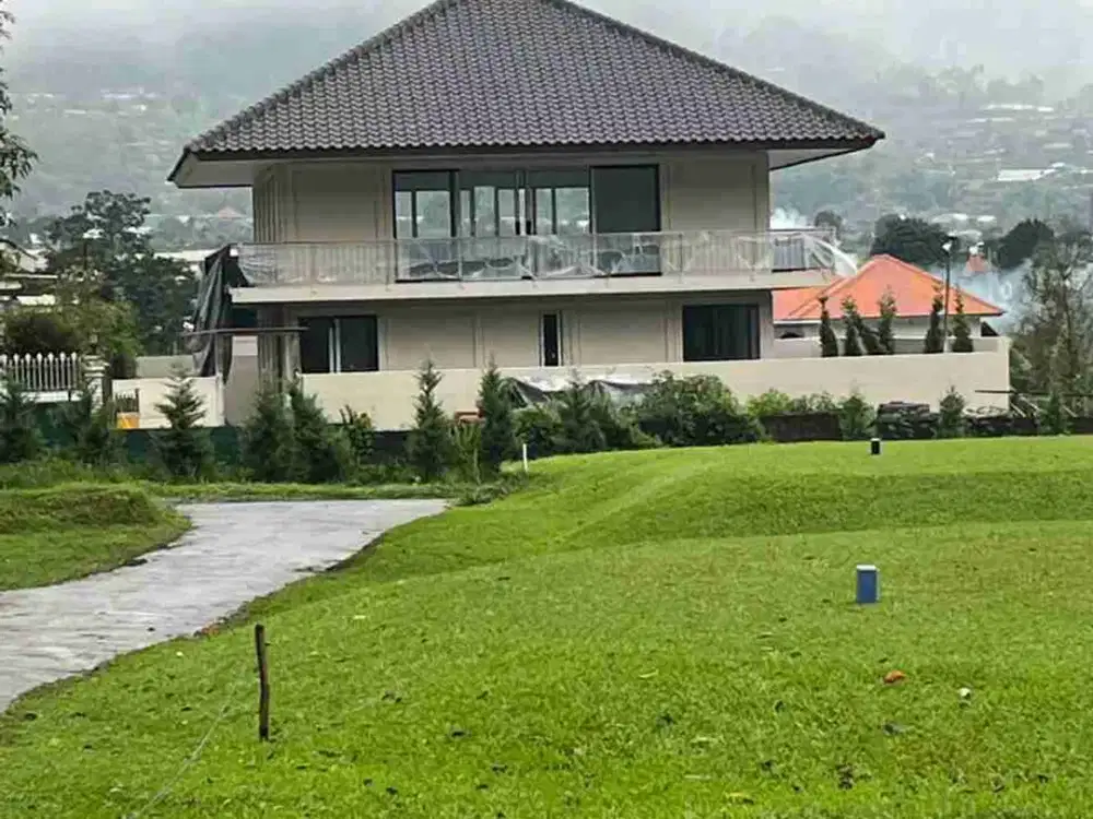 Di jual rumah vila mewah 2 lantai dengan view golf Bali Handara Bedugul