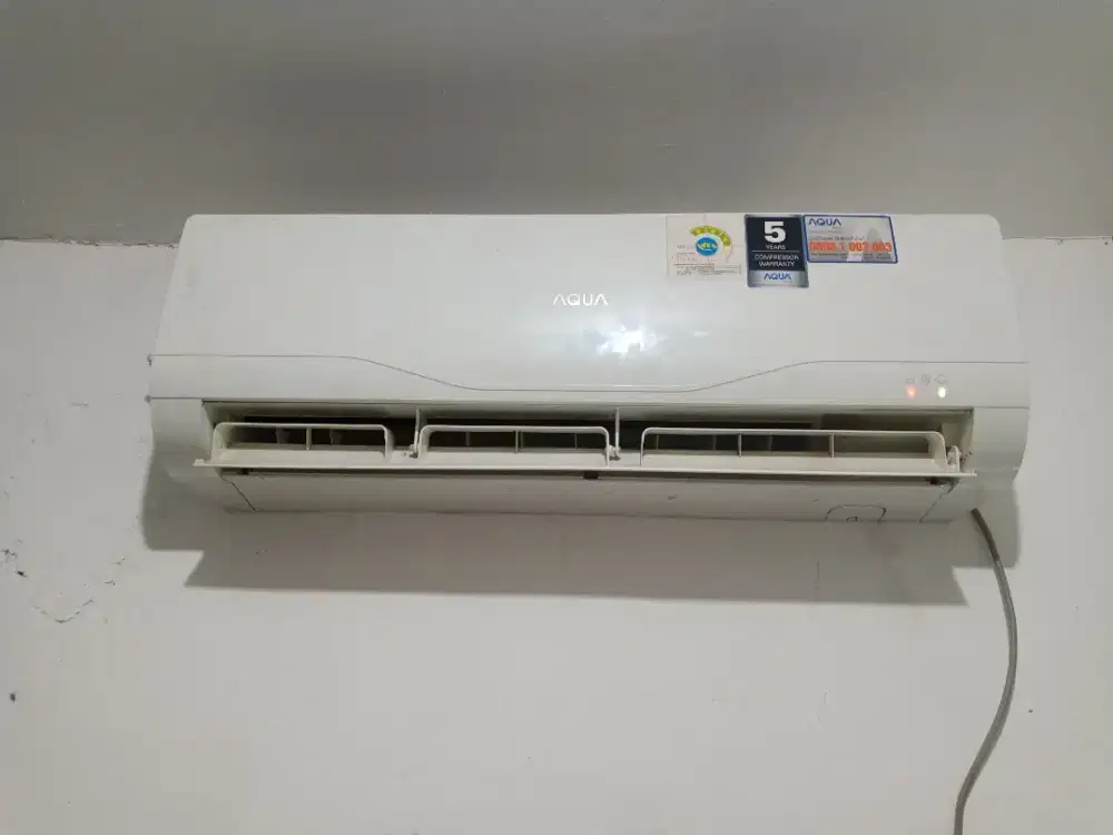 Ac aqua 1,5 pk dingin masih on di dinding