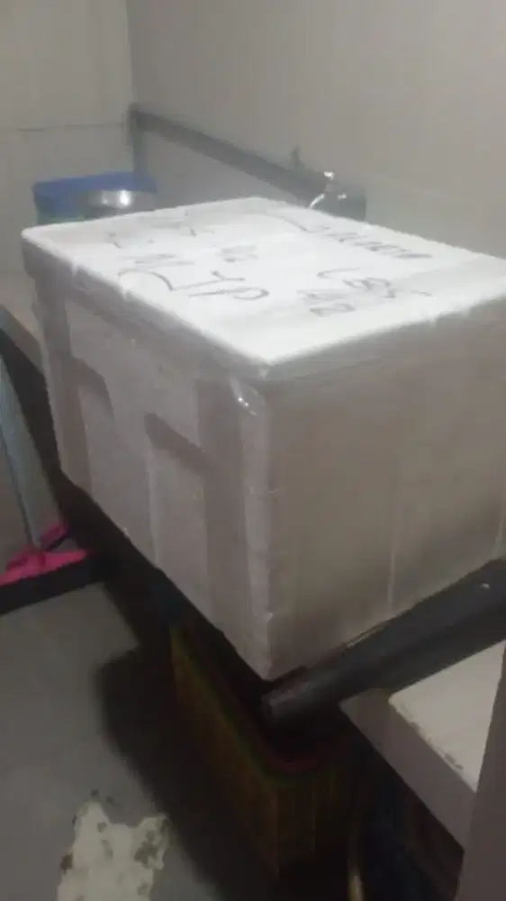 Kurir antar barang