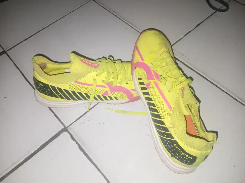 Sepatu futsal Ourtuseight Catalyst Liberte FG