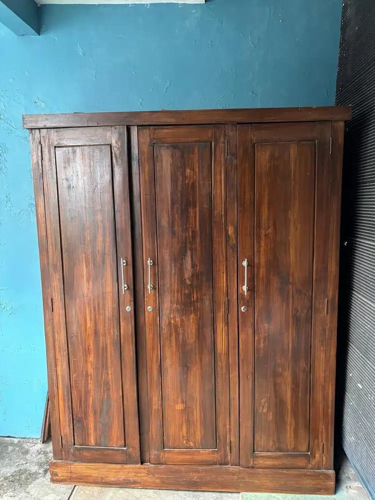 Lemari Jati 3 Pintu
