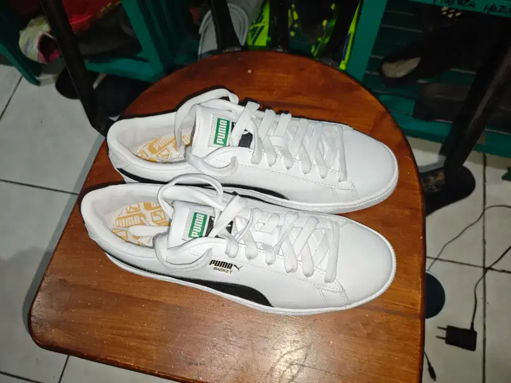 Sepatu Puma Basket Classic White