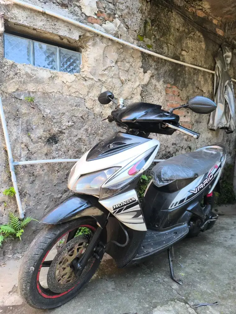Vario karbu 110 th 2008 putih