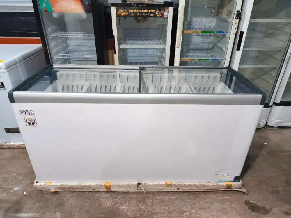 Gea frezeer kaca sleading 550 liter baru x display toko
