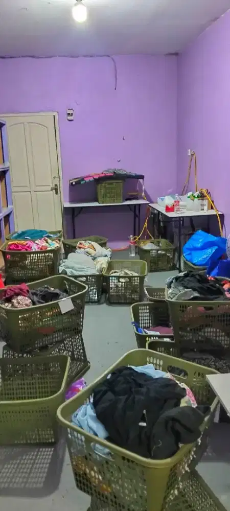 KARYAWAN LAUNDRY UNTUK DI MESS