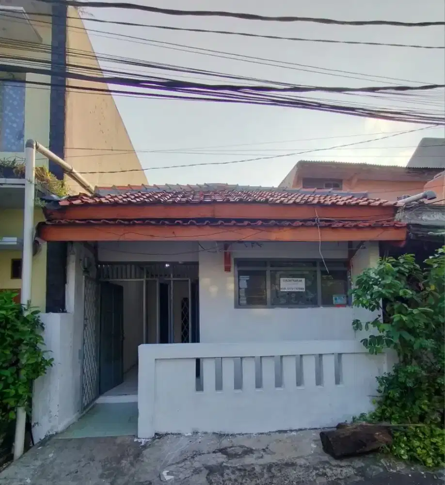DISEWAKAN RUMAH PERTAHUN