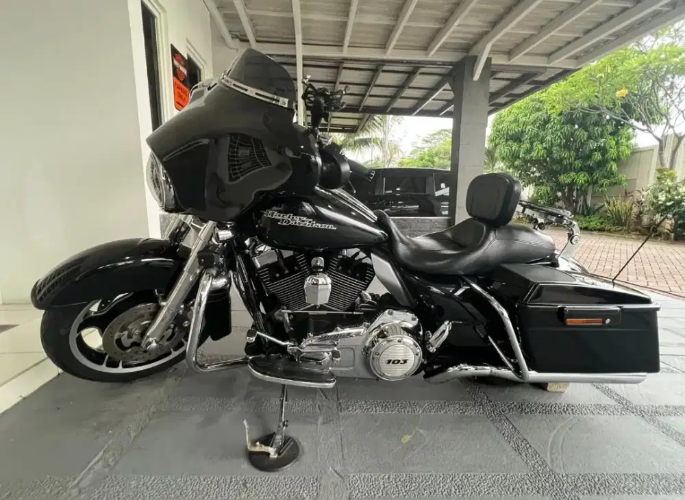 Street Glide 103