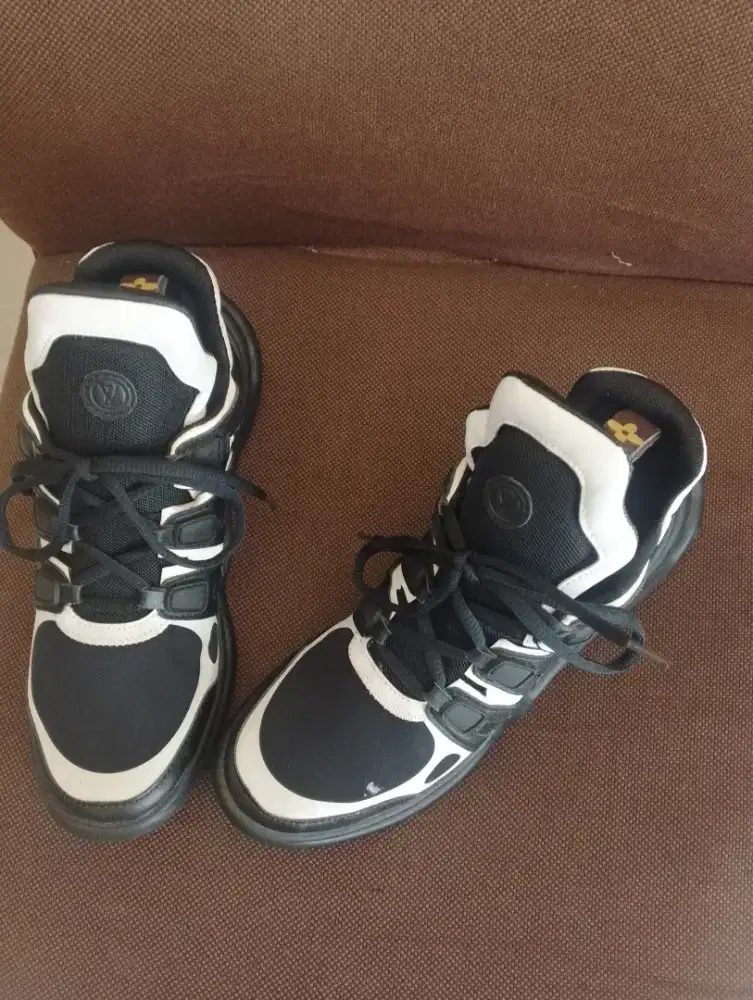 Sneakers Louis Vuitton original Murah