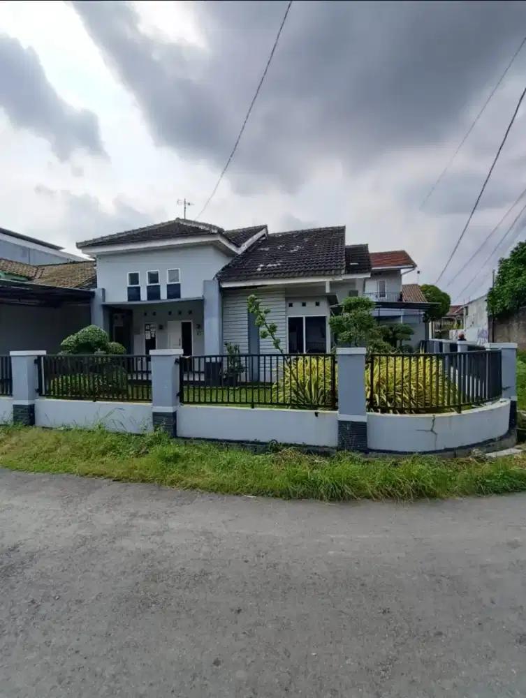 Rumah cantik dan kost aktif 2 lantai 10 kamar