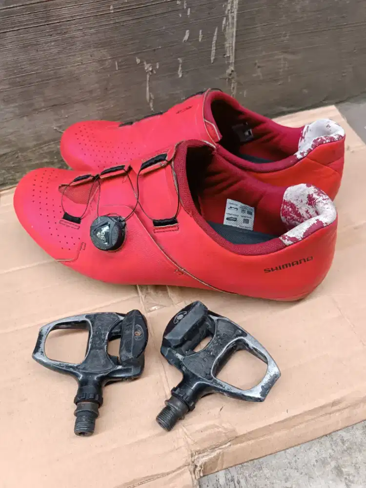 Sepatu shimano RC3 ( No 46E ) + pedal