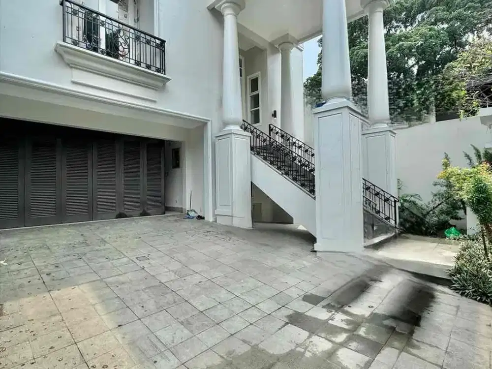 Rumah Mewah 3 Lantai di Kebayoran Baru, Dekat Sudirman, Ada Kolam Renang