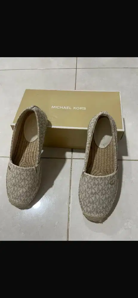 Sepatu MICHAEL KORS