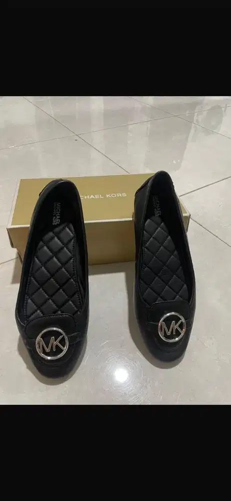 Sepatu MICHAEL KORS