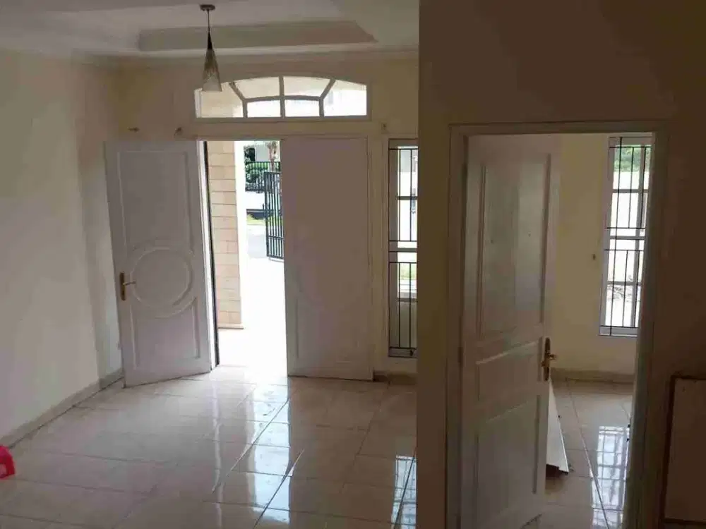 Rumah Luas Hoek Disewakan di Harapan indah, Bekasi