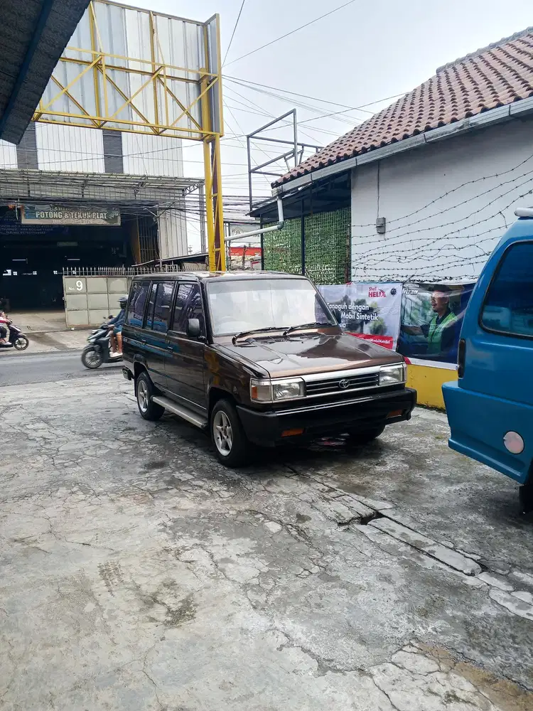 Toyota Kijang Rover 1993